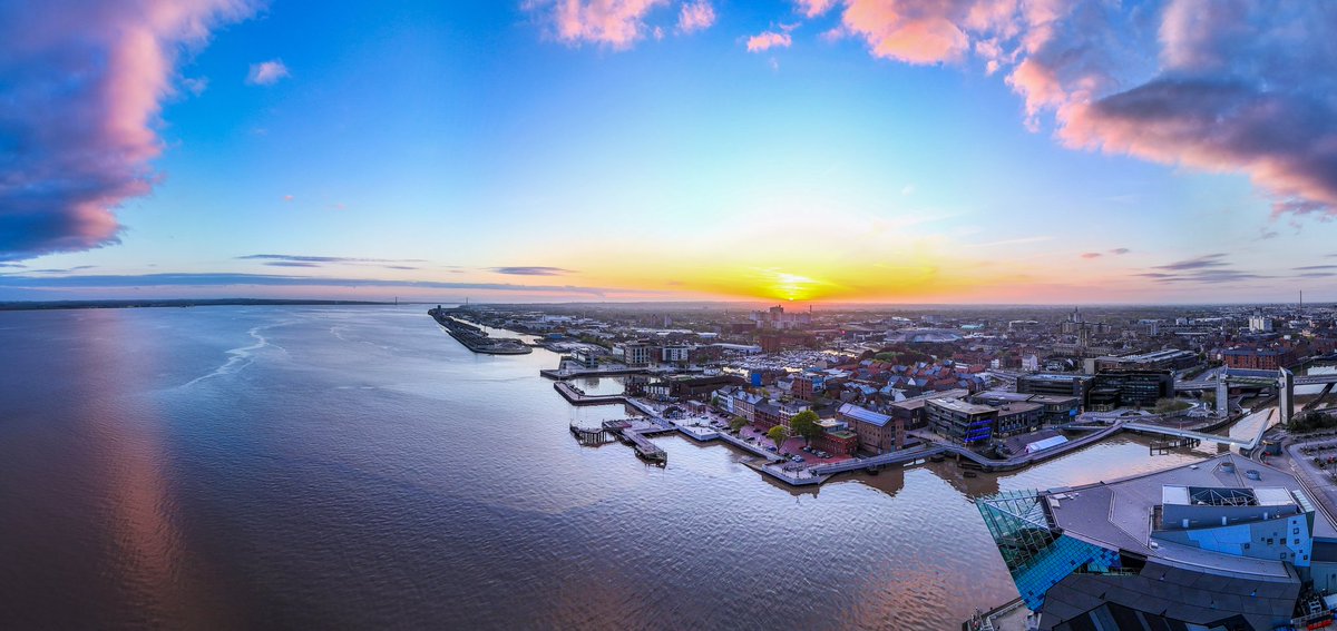 Hull 📍 

Love the colours in this one 

#thedeephullaquarium #thedeephull #hull #riverhumber #riverhul #hullmarina #hullmaritime #hulltidalbarrier #sunset #dronephotography #dronephotography #djimini4pro #sunrise_and_sunsets #hullphotography #kingstonuponhull #humberstreethul