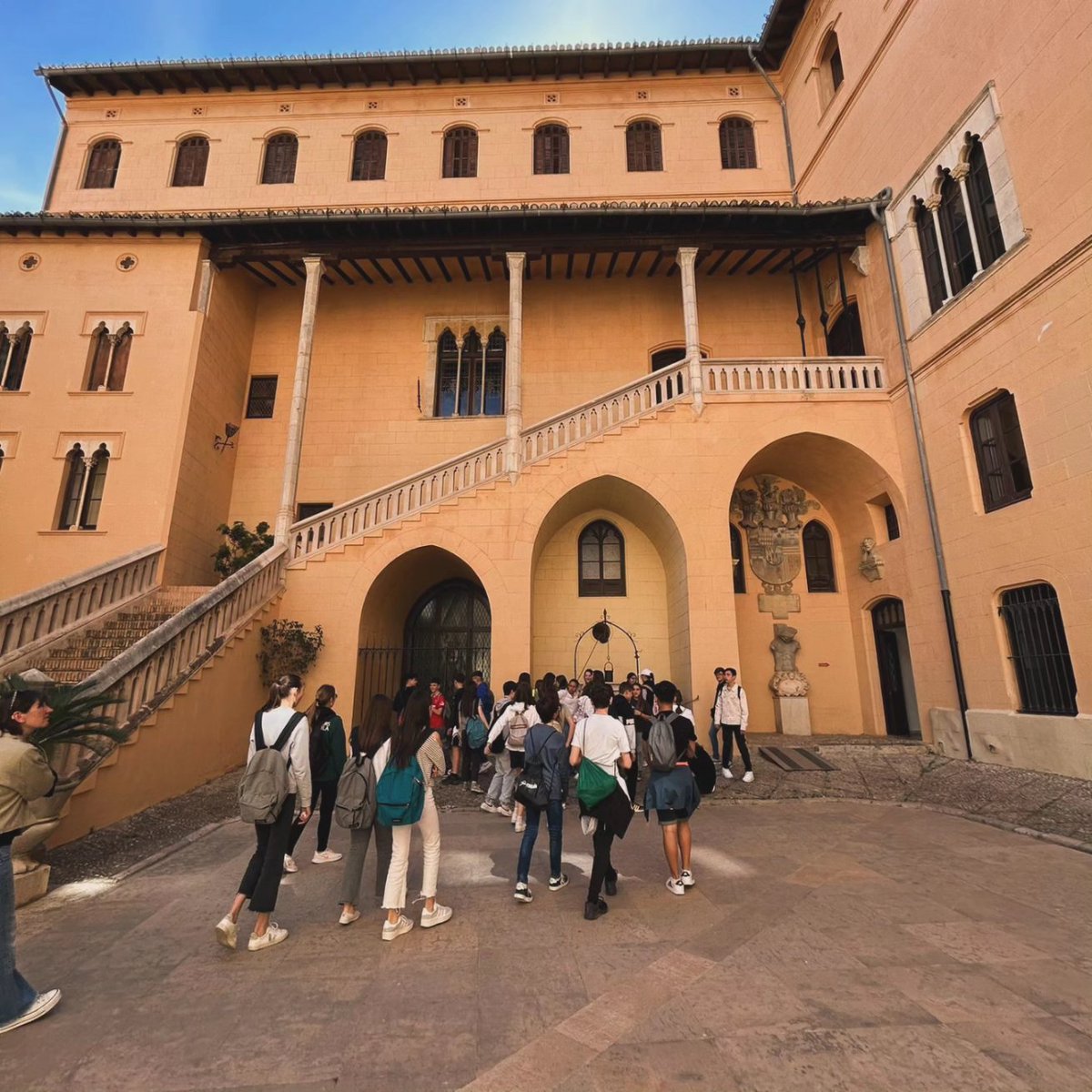 📷 Espectaculares imágenes de una jornada ESPECTACULAR explorando #Gandia a través de nuestra GYMKANA. 👉 Palau Ducal Borja 👉 Colegiata Gandía 👉 Centro histórico 🚍 Las mejores excursiones escolares