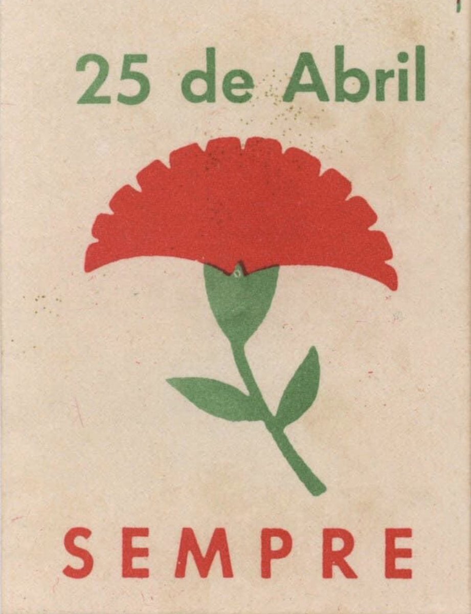 🇵🇹 Le 25 avril 1974, pendant la saison des œillets au Portugal, un vent de liberté et de justice sociale souffle sur le pays donnant le signal de départ de la révolution. Des capitaines, lassés par des guerres coloniales sans issue, s'emparent du pouvoir sans violence et mettent