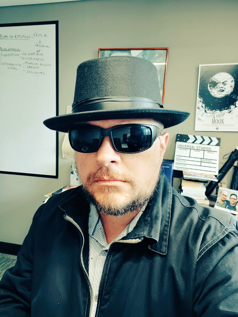jeroriveracine's tweet photo. Tarde de cosplay en el #Fiafest de @comsabana 
#WalterWhite #Heisenberg #BreakingBad https://t.co/NOJ6EUMwVK