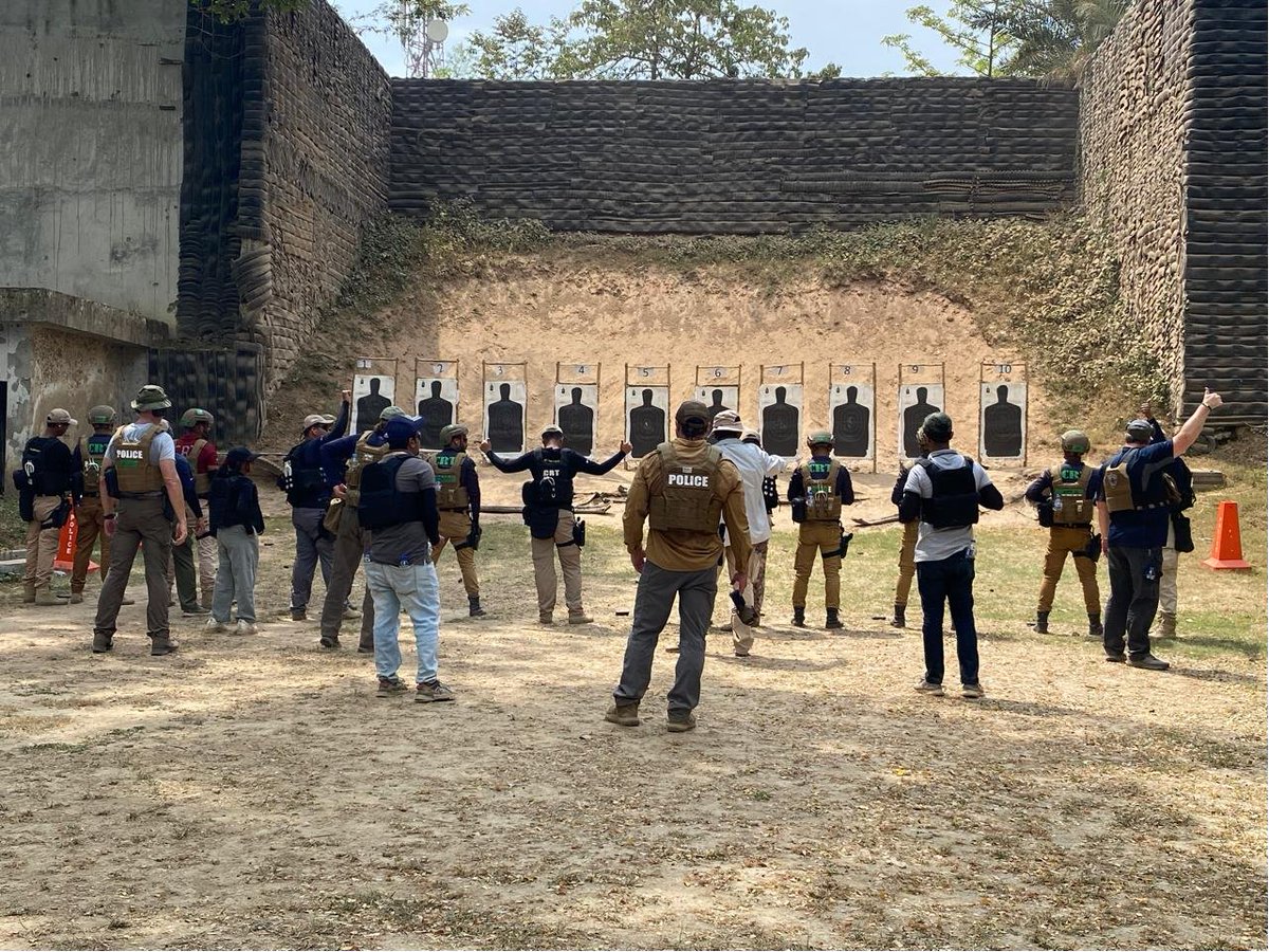 Great visit to the historic Bangladesh Police Academy to celebrate ongoing U.S.-funded counterterrorism training and train-the-trainer skills-building with police from around Bangladesh. @USEmbassyDhaka @StateDeptDSS #ATA @TheJusticeDept #ICITAP