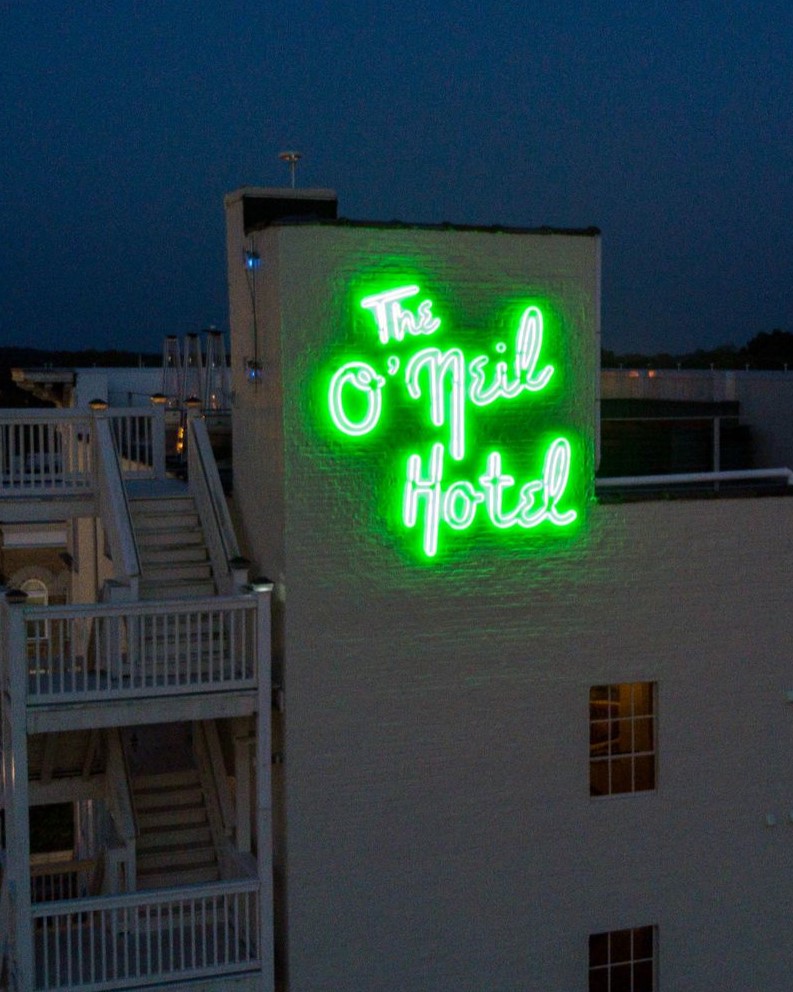 Swipe to turn off the sun➡️ 
Take your signage to new heights!! 🔆 Visit our website linked in our bio to take a look at our projects & get your free quote today :)
ㅤ 
#HotelSignage #SignCompany #SignExperts #BusinessSignage #BusinessSigns #NeonSignage #Neon #LEDSignage #LEDSign