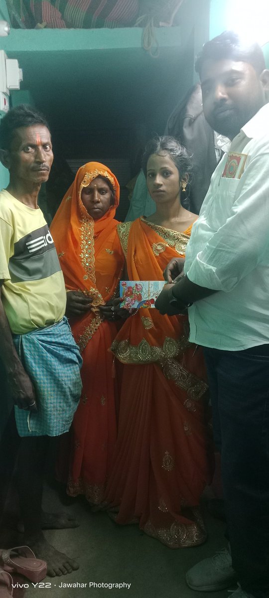 JAWAHARMIRDHA3's tweet photo. ग्राम पंचायत भोजपुर में निम्न शादी समारोह में शामिल हुए।

1. सुधीर शर्मा पुत्री की शादी में।
2. तिलकु ठाकुर पुत्री की शादी में। https://t.co/ngKHoWupih