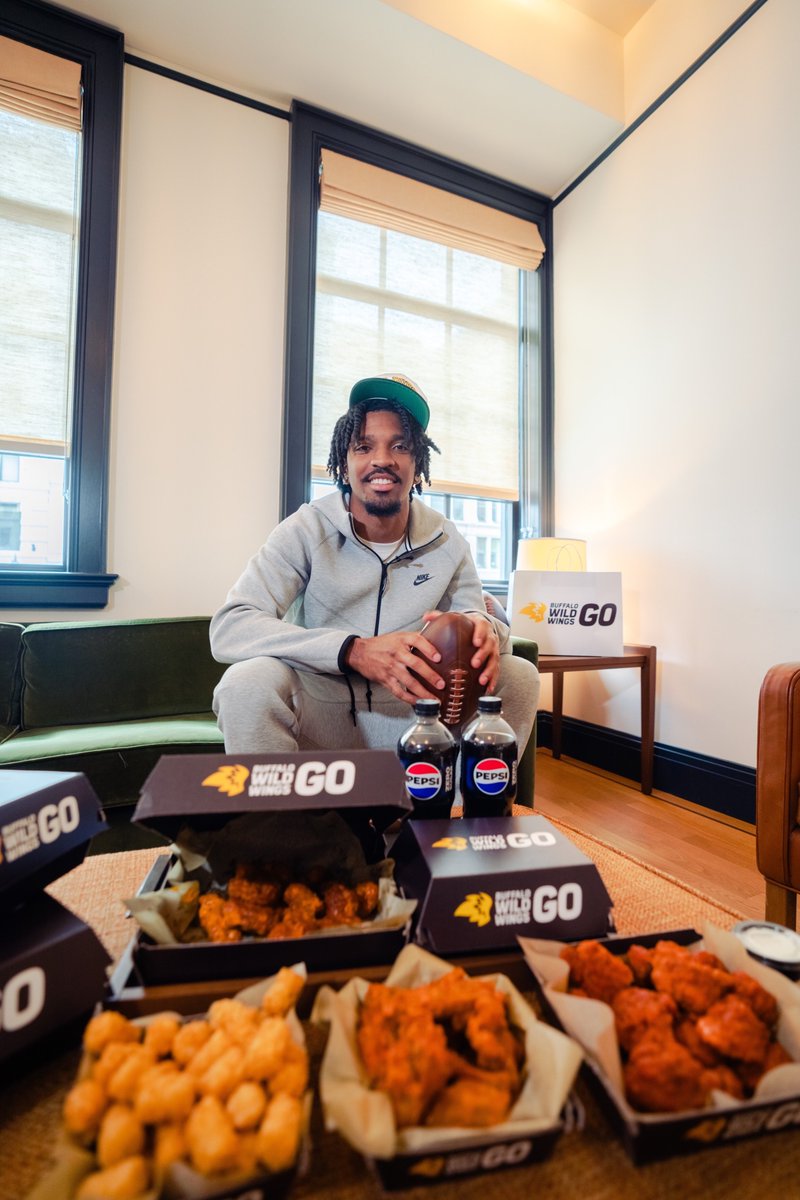 I don’t know where I’m GO-ing, but Buffalo Wild Wings GO hooked-up my GO-to delivery order (Boneless Buffalo Medium + Pepsi Zero Sugar) for draft. Get 6 FREE wings with promo code GOWINGS ($10 min spend) for takeout or delivery (Ends 4/30) @bwwings @pepsi #Partner #NFLDraft