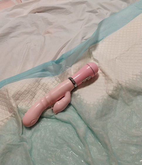 light0850225's tweet photo. 閨蜜之前說要借我玩看看的玩具
我今天終於玩了 我第一次噴這麼多水
我自己都嚇到 https://t.co/DGl276TBpH