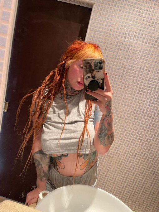 Whos horny? ;) https://t.co/6e0vE8A3yT