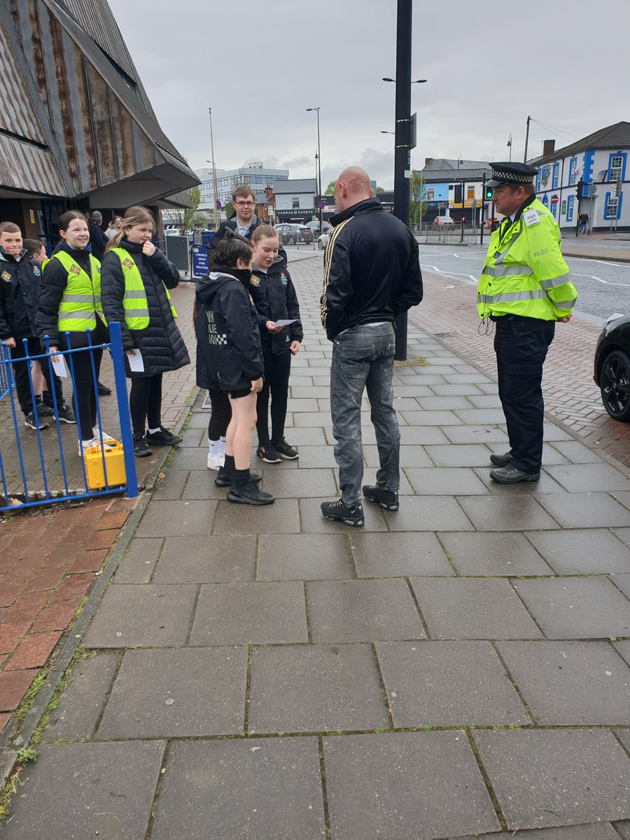 Ello Ello Ello  👮
This morning the #MiniPolice joined local officers to assist #OperationPiano our fatal 4 road traffic enforcement op 🚔
They were able to speak & educate several drivers about speeding & driving carefully on our roads 🚓
Lots of positive reactions & feedback 💪