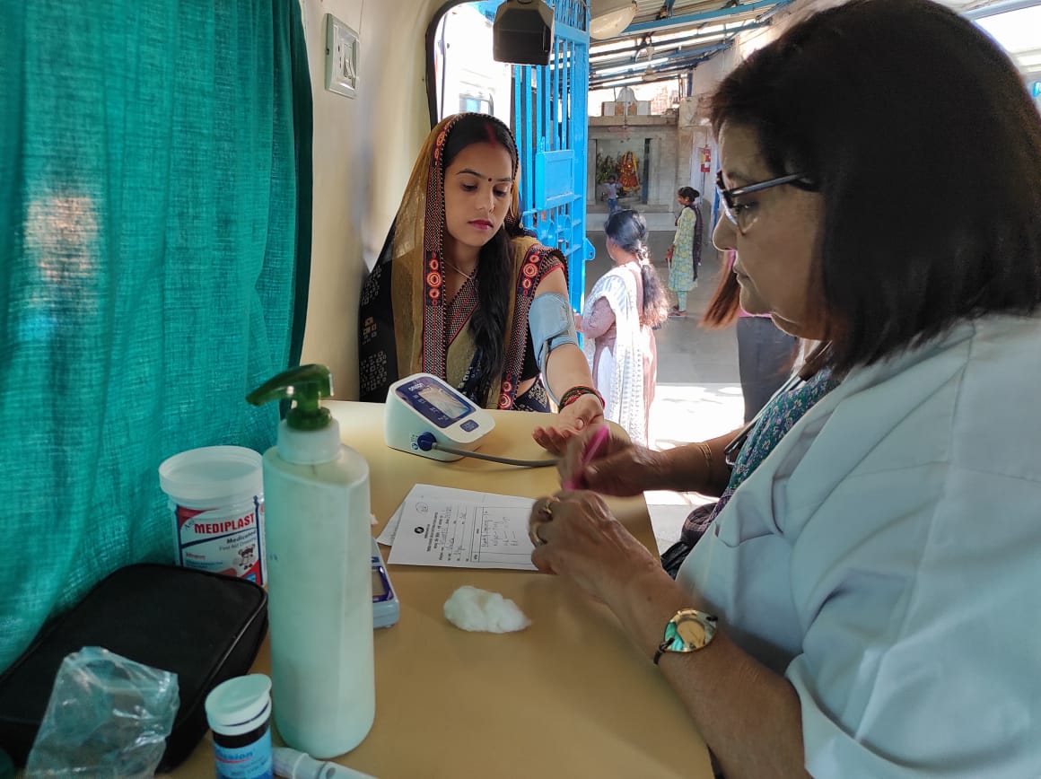 We hosted the Arogya Health Camp exclusively for pregnant women at Udhamsingh Park JJ Cluster, Delhi! 📷 📷 Weight Measurement 📷 Haemoglobin Check-up 📷 Blood Pressure Check-up we distributed Women's Horlicks - scientifically formulated for pregnant and lactating women. h 📷