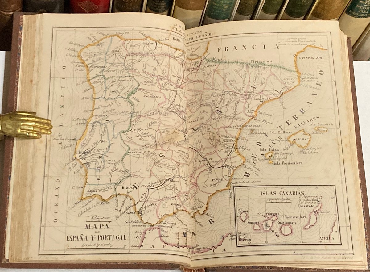 libdelprado's tweet photo. Hoy os mostramos el "#Atlas Geográfico Español" de Puyerta Vizcaíno, 1860.
☑️8 #mapas dobles + 46 mapas pequeños provinciales de España y de sus posesiones.
📍Del Prado 5. Madrid.
▶️+info: https://t.co/BwgtV7BJrT #libreríasdeMadrid #lasletrasstreet #barriodelasletras #Geografía https://t.co/hh9Bohzh5R
