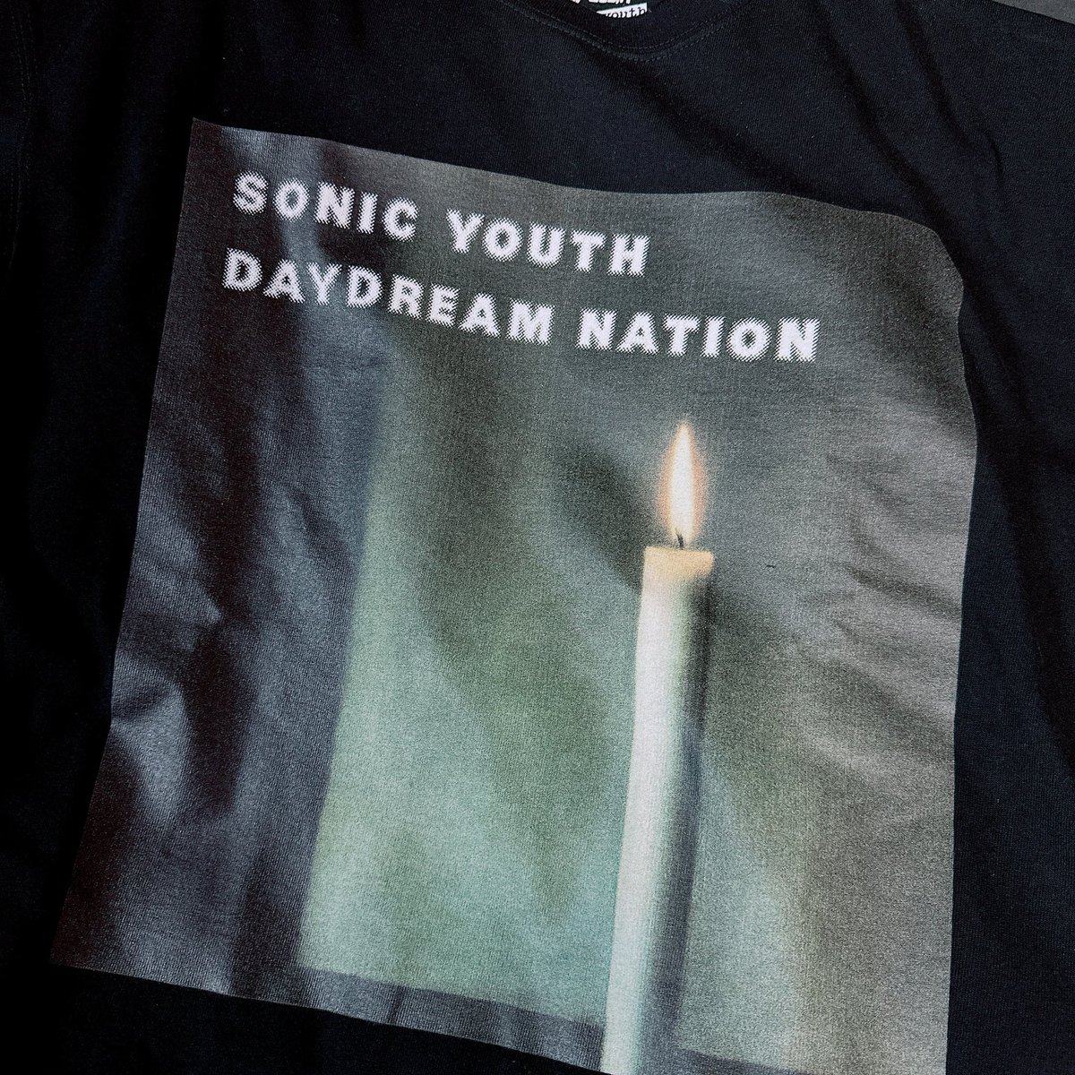 フリークスストアが今期展開しているバンドTシャツシリーズ、プリントがバカデカくて良い。Sonic YouthはDaydream Nationも珍しい。だいたいGoo、Dirty、Washing Machineだよね。