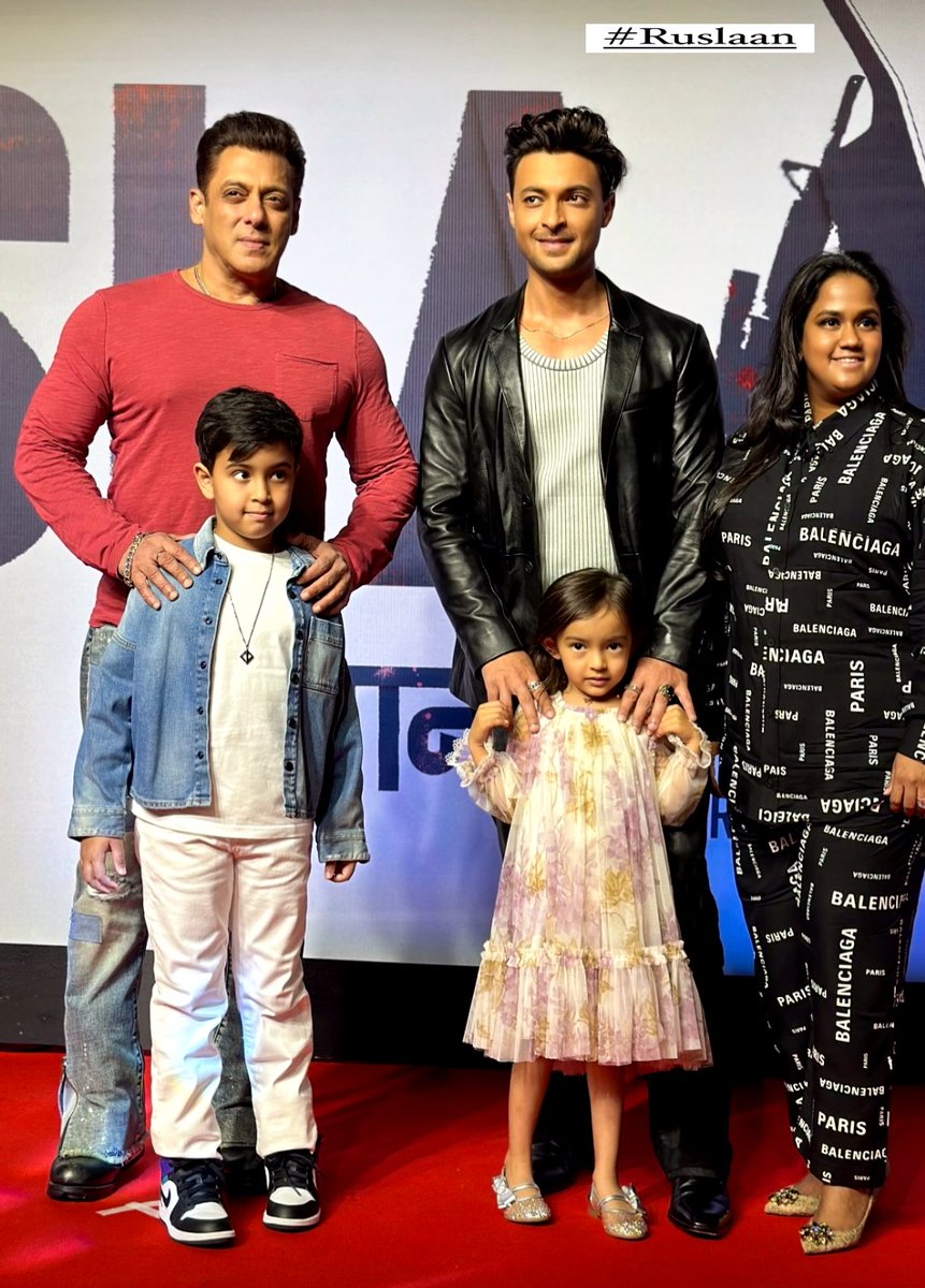 Latest: Bhai with #AayushSharma & Arpita along with kids #Ruslaan #SalmanKhan 🔥