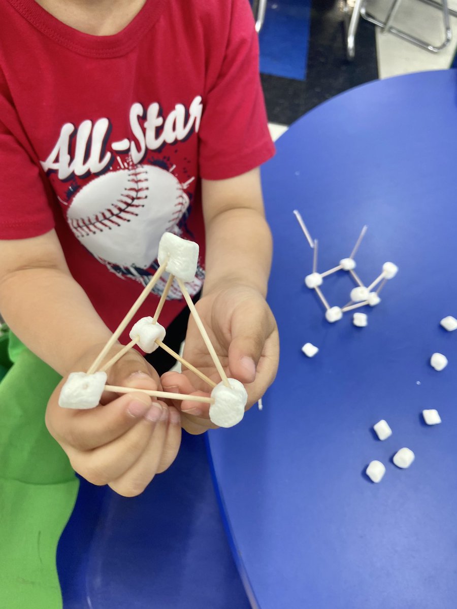 ErinShortall4's tweet photo. Today during math we had fun building  3D shapes! Students created cubes, pyramids, and rectangular prisms, just to name a few! 🧊🎲🔺@tincroadschool @markdgrilo @Dani_Marangon https://t.co/55t5kQLd2H
