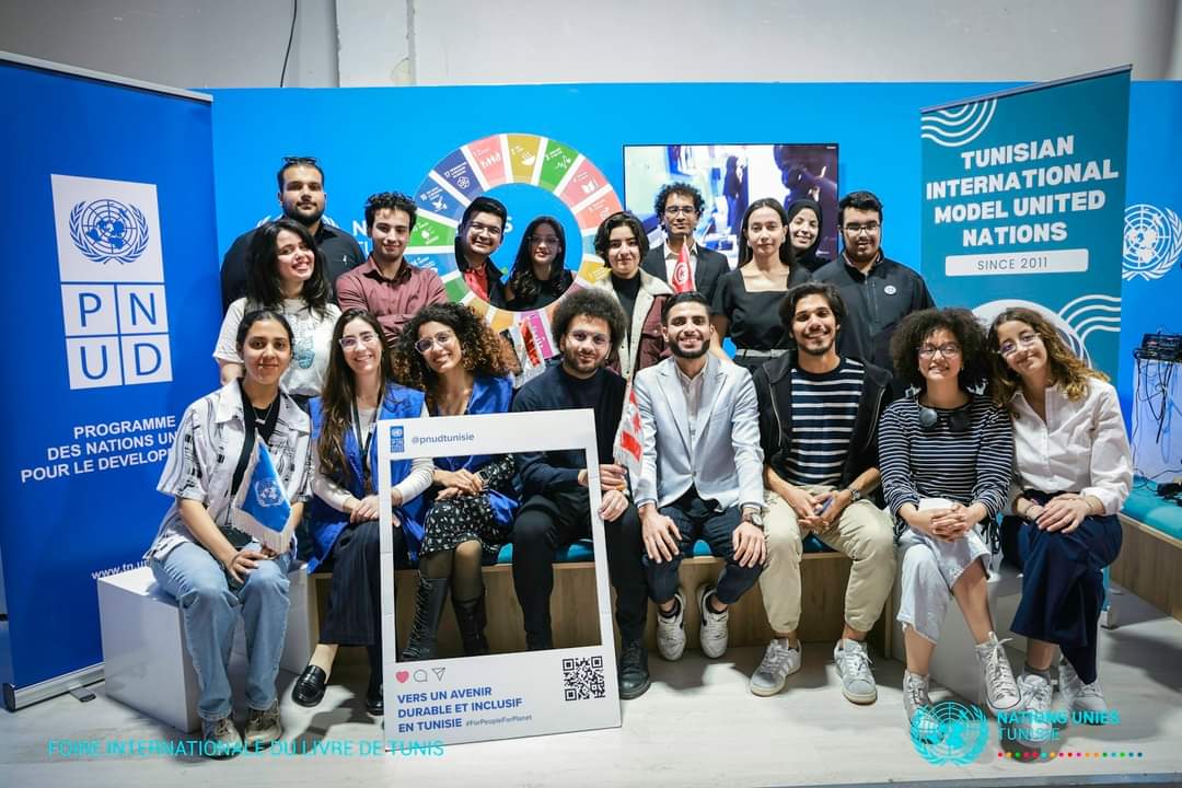 BouthainaJhimi's tweet image. For two days, a group of young leaders from #TIMUN, comprising high school and university #students from various regions of #Tunisia, convened at the Book Fair to partake in a simulation of the @UNEP focusing on the pressing issue of the #Water_Crisis.
