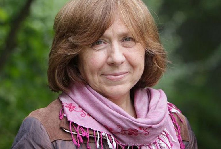 “Si la fé en la razón abandona al hombre, en su alma se instala el miedo, como ocurre con los salvajes” 

                           -Slava Konstantinovna-

#VocesdeChernóbil 
#SvetlanaAlexievich