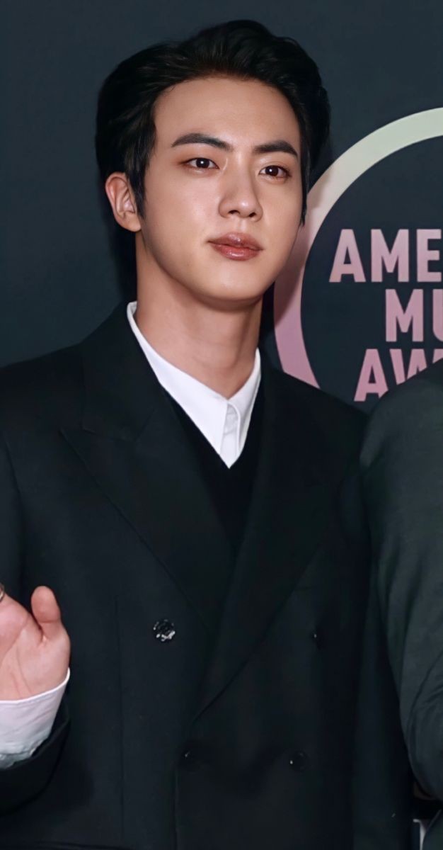 I risk sounding like a broken record... So what.

Kim Seokjin is a VISUAL MASTERPIECE. Period.

✨If you see this tweet, rt + reply with:

#NETIZENSREPORT #KIMSEOKJIN for Most Handsome Man Alive #MHMA2024 #MHMA2024KIMSEOKJIN @thenreport