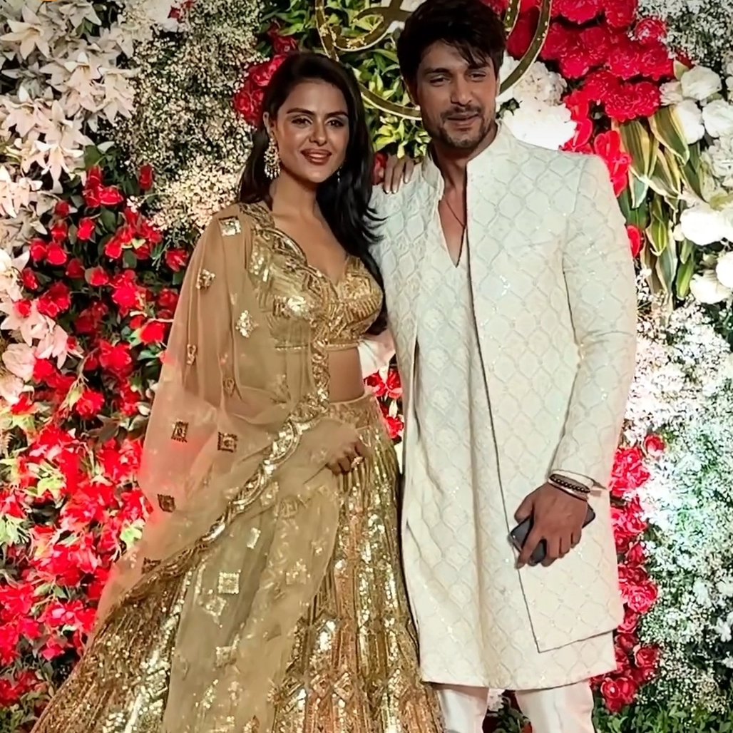 Priyanka and Ankit arrive at Arti Singh's wedding.

#PriyankaChaharChoudhary #AnkitGupta #priyankit #artisinghwedding #ArtiSingh #PriyAnkitForever #chipkumedia