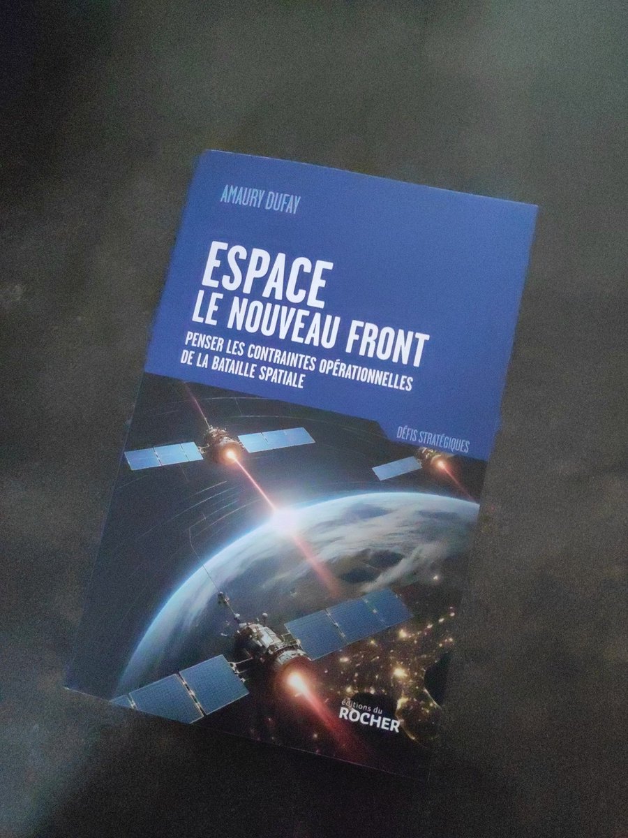 Un nouveau livre reçu ! Merci @EdduRocher1 @Amaury_Dufay Un peu plus de lecture pour les vacances à venir