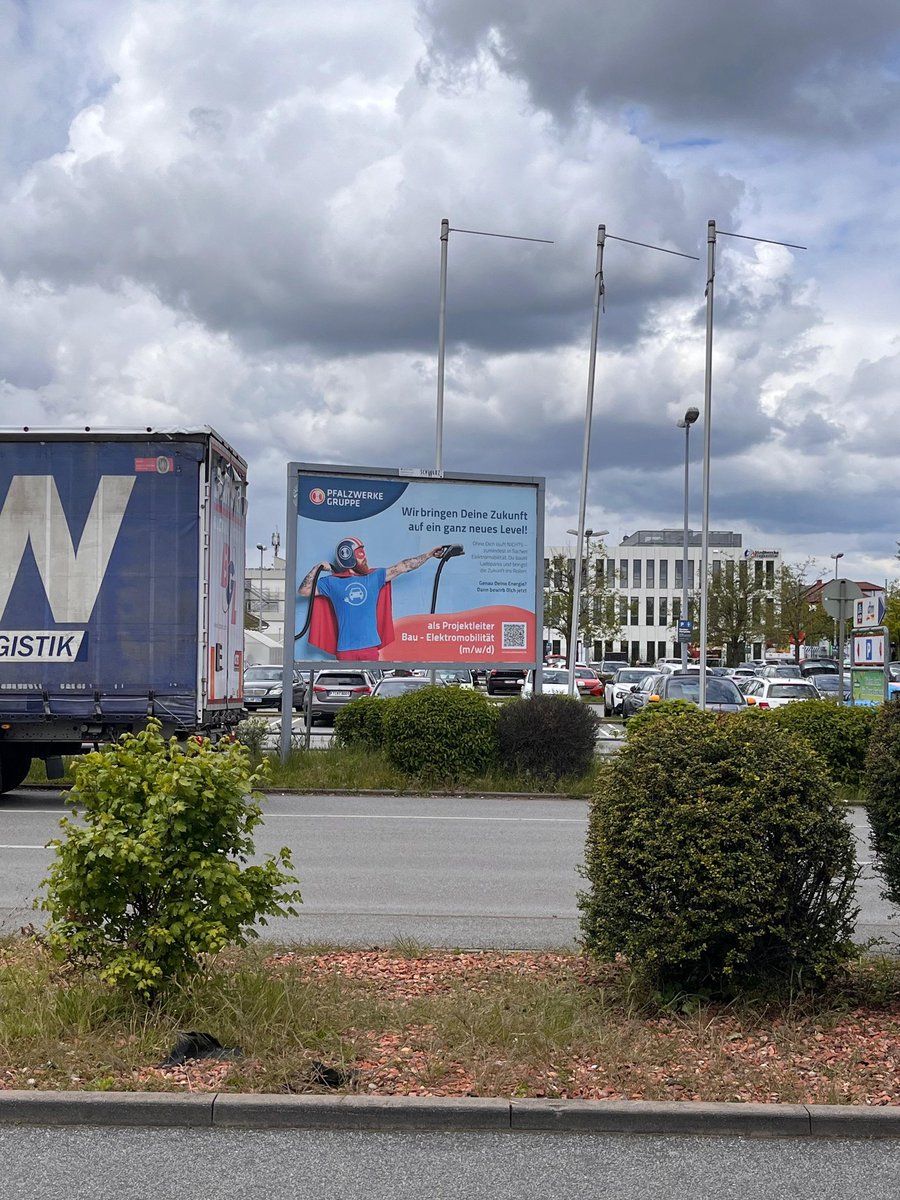 Unsere neue Kampagne ist online und ka, gerne können sich auch Wonder Women bewerben 😇.
Freue mich über eure Bewerbungen und Fotos der Kampagne (vor allem im Umkreis um Ludwigshafen).
#elektromobilität 
Danke @rene_ruppert fürs Foto