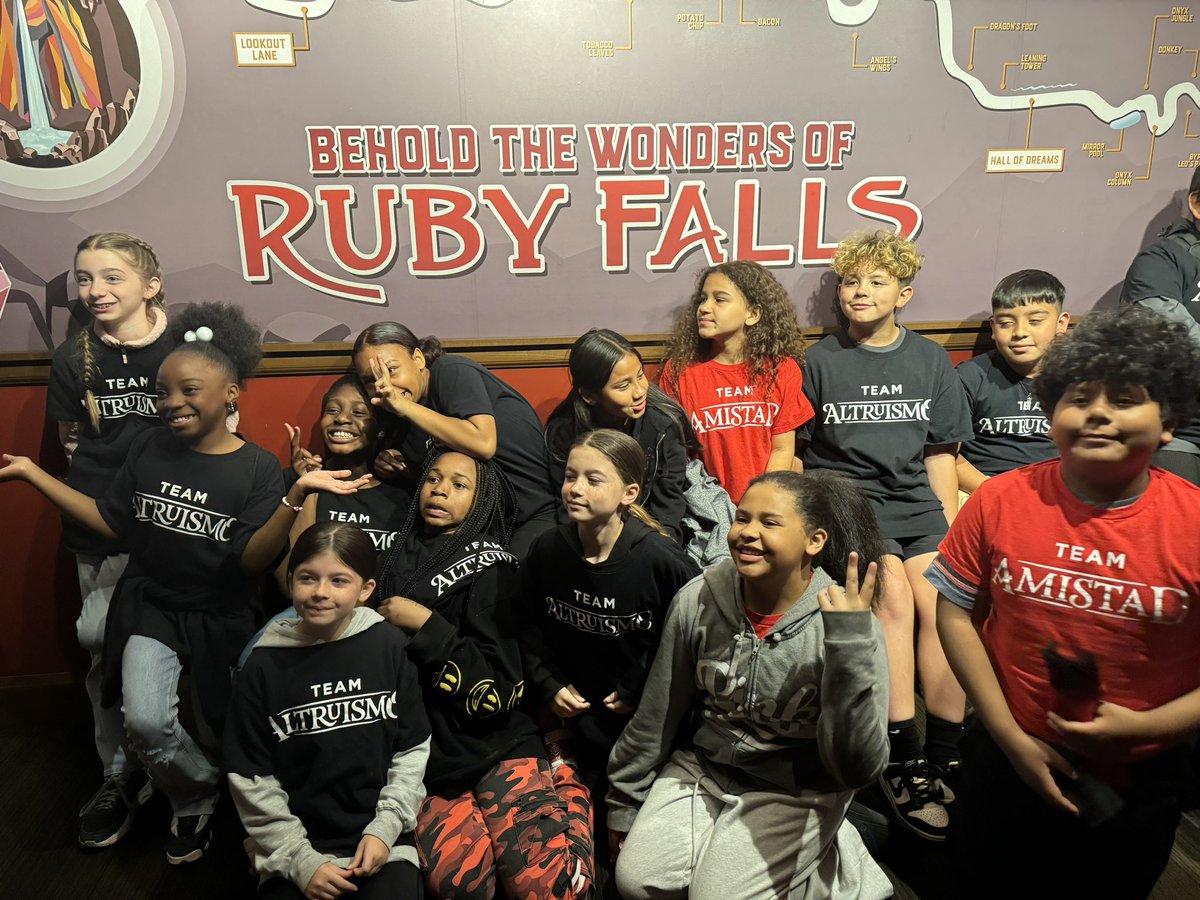 CounselingKirk's tweet photo. Our 5th graders were amazing and had so much fun on their Chattanooga trip. I am going to miss this group of kids so much 🥲 @DrCSLPadgett @kellymastro @hapevillehawks https://t.co/xDsDpj31Dg