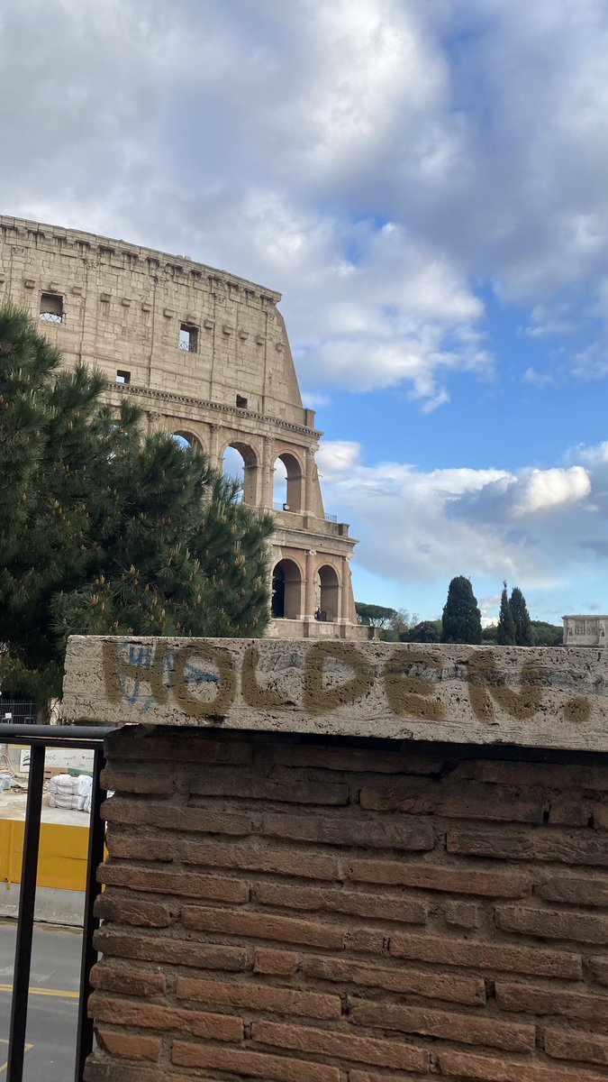 quando andrò a roma devo assolutamente visitare quest'opera d'arte.

ah si, poi vorrei vedere anche il colosseo