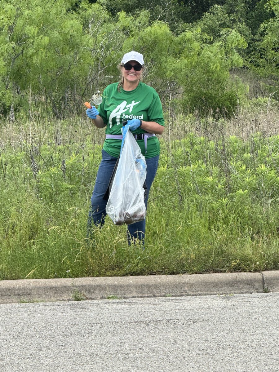 aplusfcu's tweet photo. Last week, Team A+ joined Keep Austin Beautiful to beautify Harris Branch Neighborhood Park in commemoration of #EarthDay2024.π Volunteers gathered 12 bags of trash & another 12 bags of recycling material in just 2 hours! #KeepAustinBeautiful #aplusgives #NationalVolunteerMonth https://t.co/2Zu620XED1