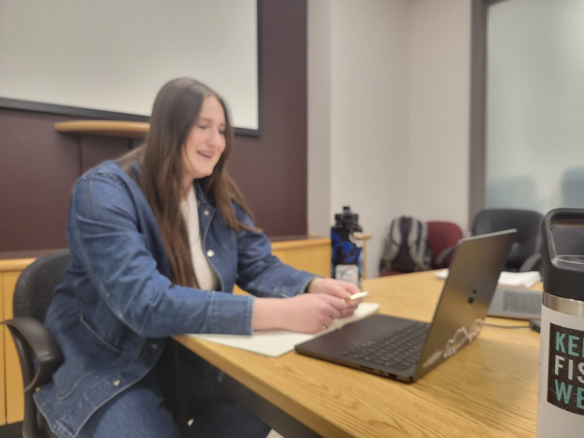 Looks awfully fun for a PhD defence! Congrats to Dr. @morganpiczak for rocking her defence. Co-mentored w Jon Midwood from @FishOceansCAN. Thx to @steph_j_green for serving as external examiner & @jcvermaire as internal + Karen Smokorowski & Gabriel Blouin-Demers on committee.