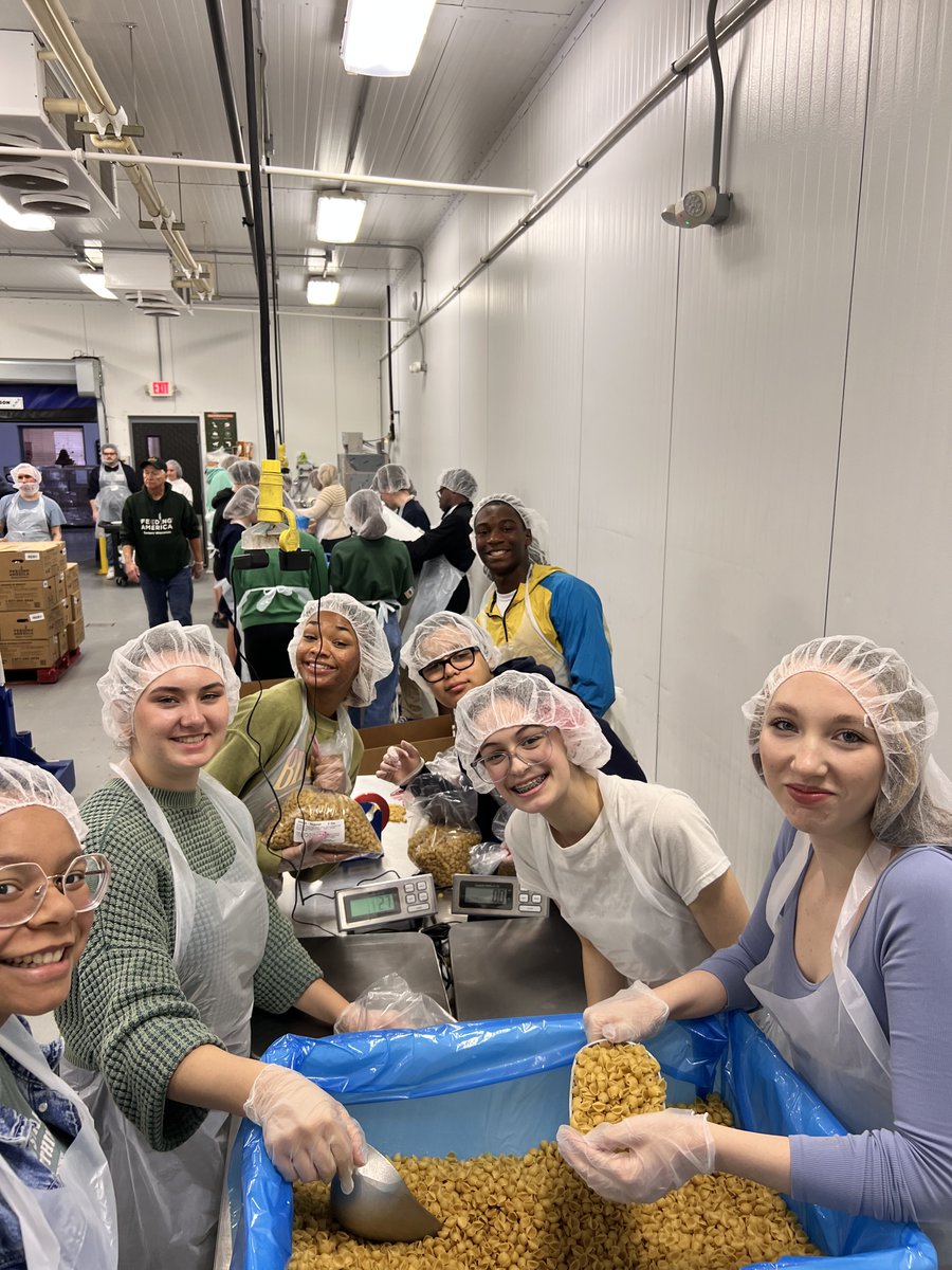 Fox Cities Leadership Academy (@foxcitiesla) on Twitter photo FCLA staff and students volunteered at Feeding America where they bagged up a whopping 2,400 pounds of pasta! Eccellente! <a href="/FeedAmericaWI/">Feeding America Eastern Wisconsin</a> FCLA staff and students volunteered at Feeding America where they bagged up a whopping 2,400 pounds of pasta! Eccellente! <a href="/FeedAmericaWI/">Feeding America Eastern Wisconsin</a>