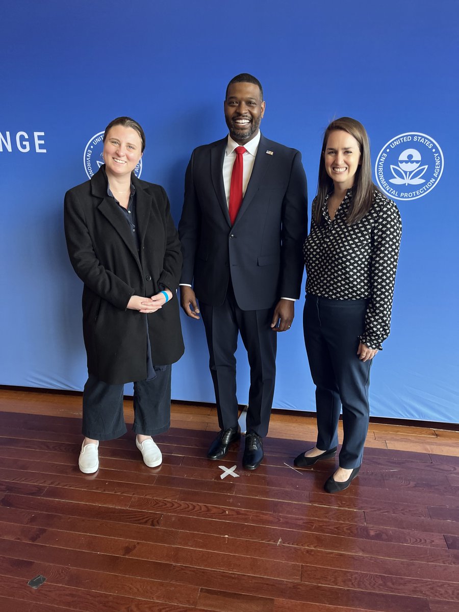 EEN President & CEO, Rev. Dr. Jessica Moerman and EEN Church Leader, Hannah Cohen Banks met @EPAMichaelRegan this morning at the announcement of the new EPA #pollution safeguards for the power sector! Learn more about these exciting new standards: creationcare.org/news-blog/news…