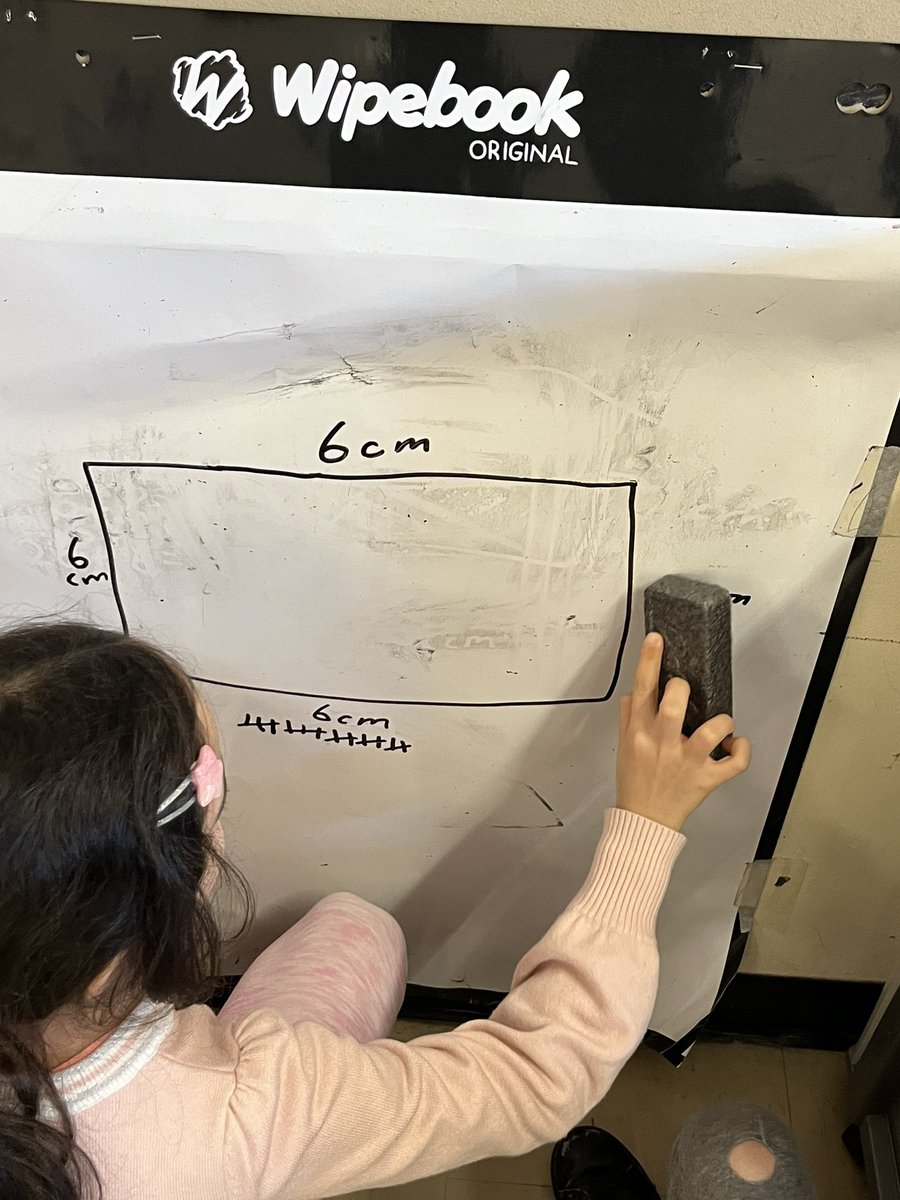 Gr3 Ss @TDSBGatewayPS are exploring perimeter problems. If my garden is a rectangle with a perimeter of 24cm, what could the side lengths be? @TDSBmath @LN10Alvarez