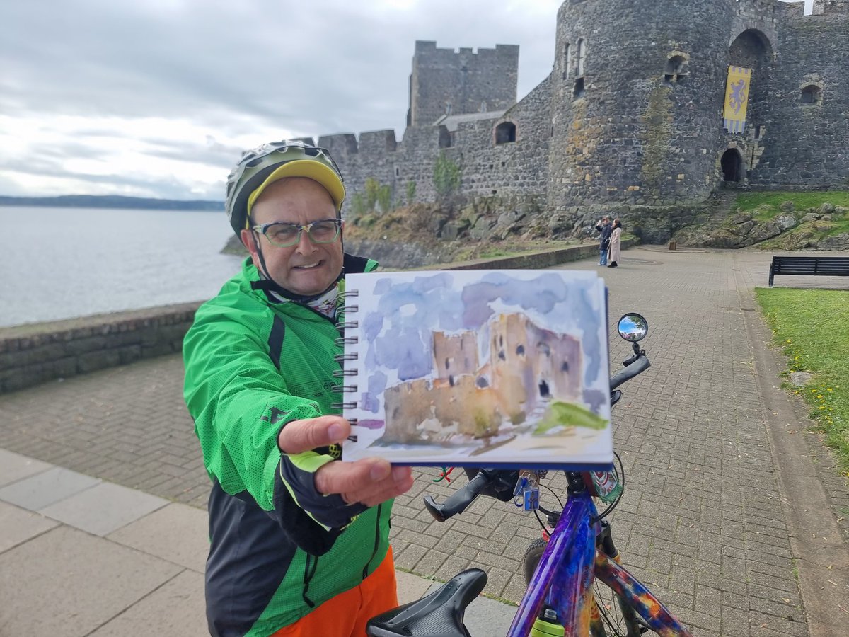 A little gathering watched as I sketched carrickfergus castle

#norniron