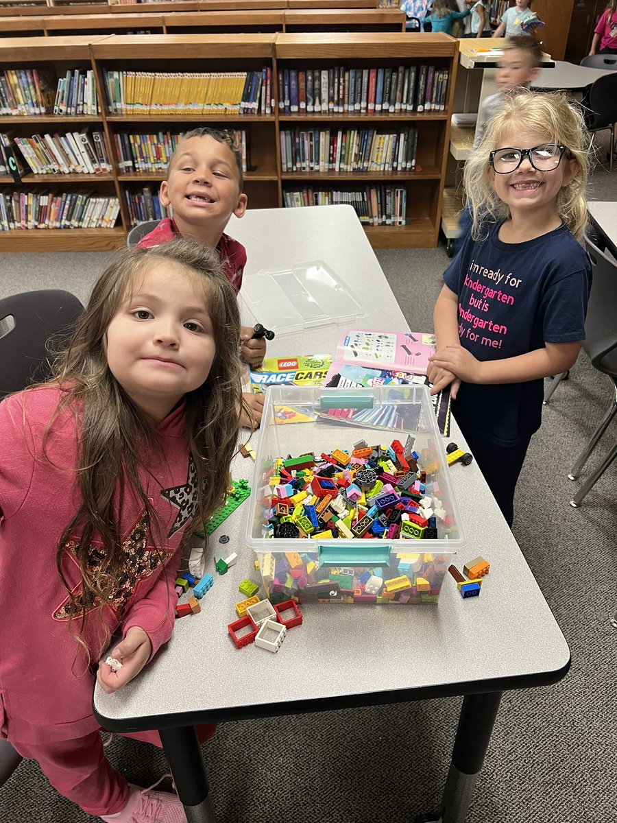 Kindergarten takes some time to build and explore with legos! Still one of the best learning toys after all these years! 🤠#webuildthefuture