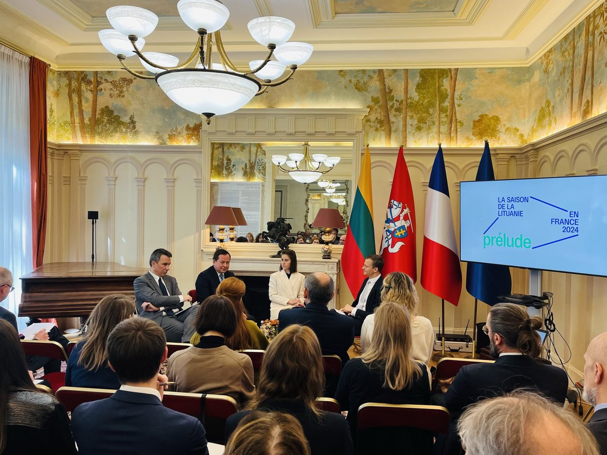 In #Paris today discussing #Belarus role in Russia’s war against 🇺🇦 at a conference organised by 🇱🇹Embassy in 🇫🇷 & @ecfr. As Lukashenka’s regime is enabler of the war and a source of hybrid threats against 🇪🇺, we should strengthen sanctions & double our support for civil society.