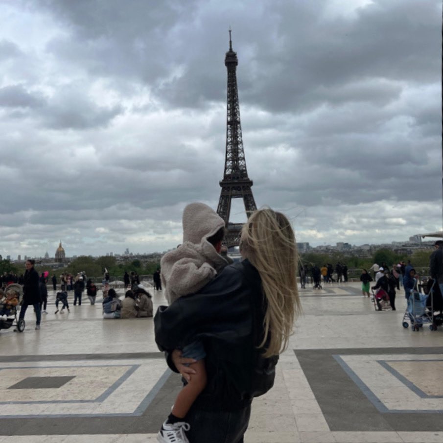 Perrie and Axel in Paris are sooo cute @PerrieHQ 😭🥹🤍 

#PerrieEdwards #ForgetAboutUs