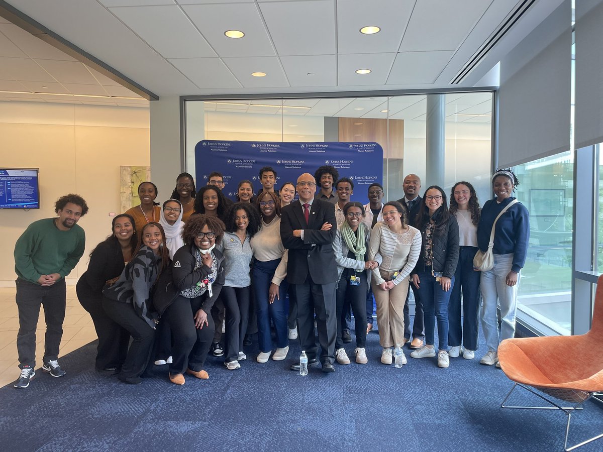 The pleasure was all mine to spend time w/ @JohnsHopkins #premed students and @HopkinsMedicine med students. These incredibly bright students are headed your way, bringing inquisitive minds, compassionate hearts, and🔥 in their bellies for justice in medicine. @HowardU