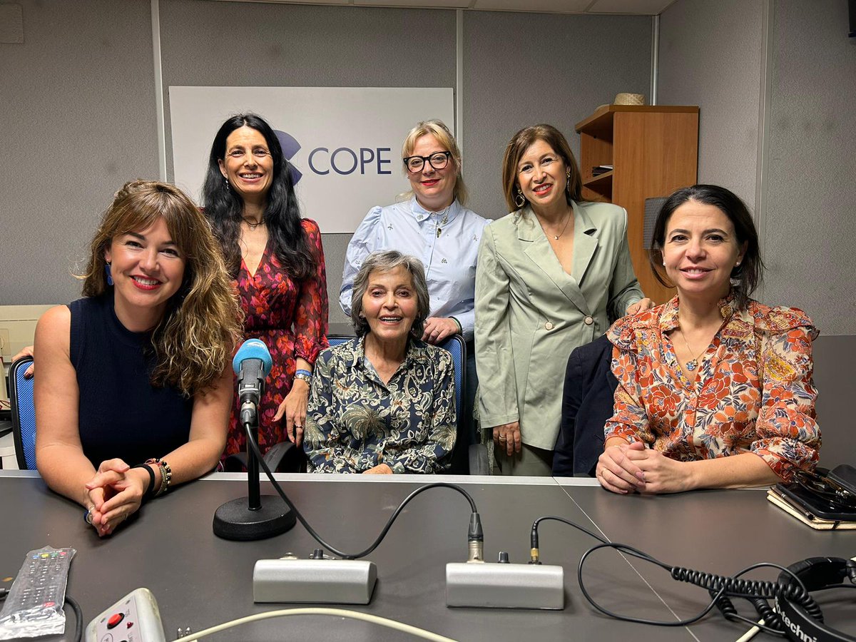 Si te has perdido hoy en @COPEMalaga 📻 su Tertulia 🗞️🎙️🎤 de Mujeres 👩🏻‍🦱👱🏻‍♀️👩🏼‍🦱👩🏻‍🦰👵🏻 aquí puedes escucharnos 👉🏻 cope.es/emisoras/andal…