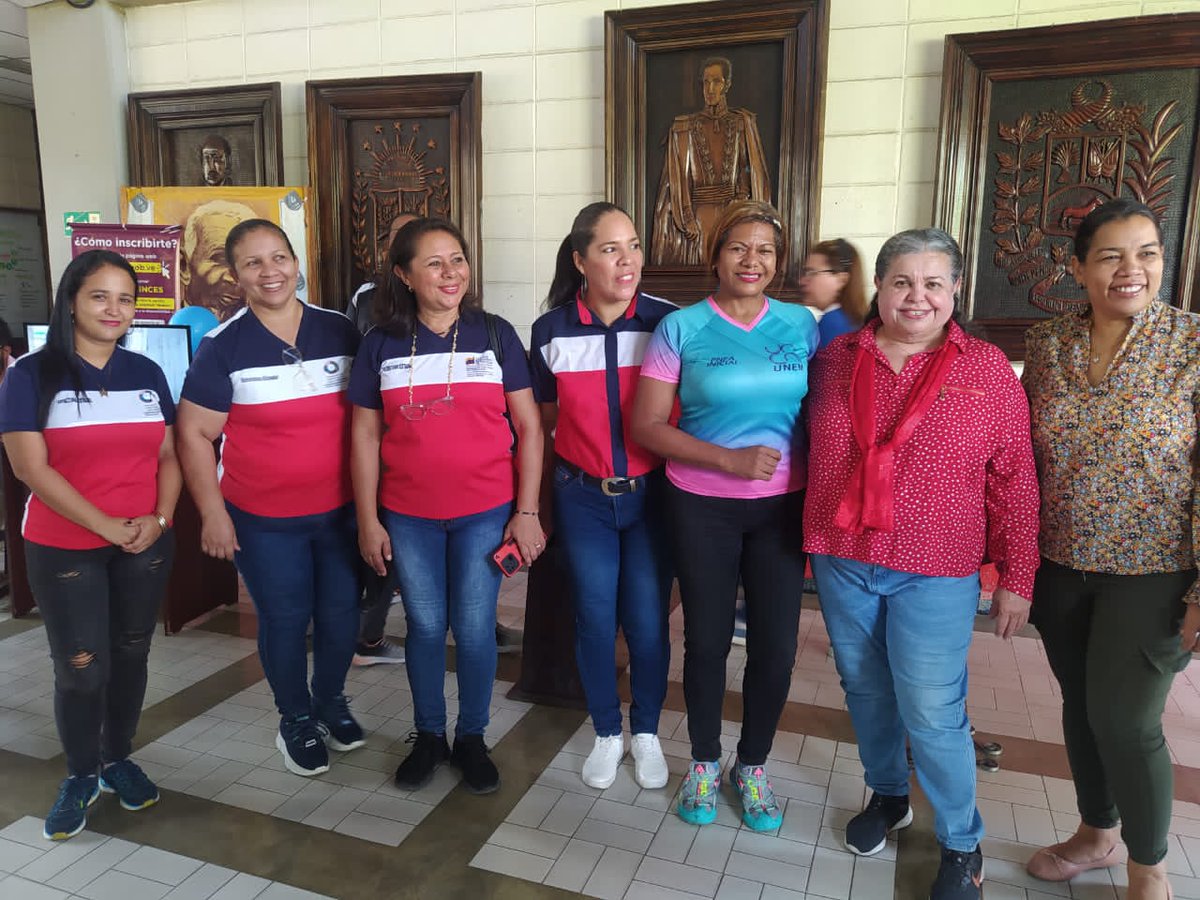 #25Abril. "Encuentro Nacional de la Gran Misión Mujer 2do Vértice"
   Gracias a la Gestión de nuestro presidente <a href="/NicolasMaduro/">Nicolás Maduro</a> nos encontramos en #Barinas con el fin de garantizar el empoderamiento de nuestras mujeres venezolanas.

<a href="/_LaAvanzadora/">Yelitze Santaella</a> 
<a href="/gtorodelara/">Gisela Toro Hernández</a> 
@MPPEDUCACION