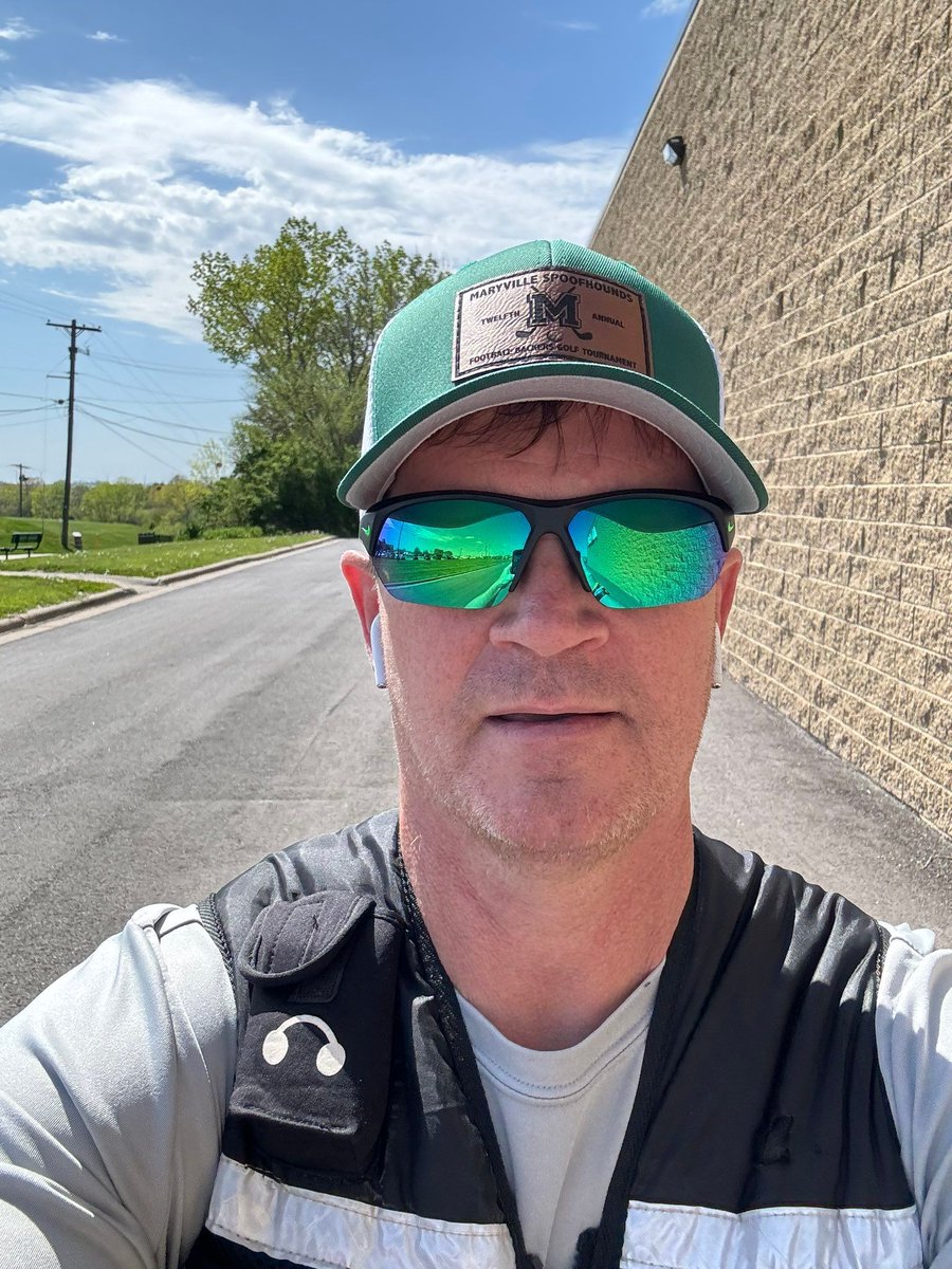 KXCVKRNW's tweet photo. Thanks to Coach Matt Webb @SpoofhoundFoot1 who accepted the #RunForRadio 5K challenge. He logged a 5K Ruck on Wednesday afternoon. WOW! Appreciate the support, coach!
Coaches? Is anyone else up for the challenge? 🚶♀️🏃♂️💨⏱
Sign up @ https://t.co/OMfCtUBLgA https://t.co/eX9VQs7KKS