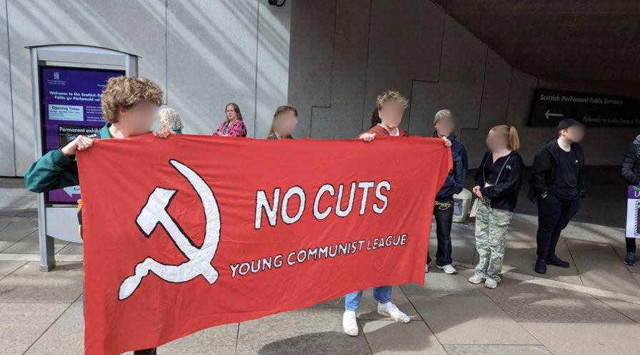 Today members of the CPB and YCL Lanarkshire stood in solidarity with Care workers as they took to Hollyrood to demand answers on where the £38m allocated to them by the Scottish government has gone. 

We stand with the carers🚩🏴󠁧󠁢󠁳󠁣󠁴󠁿