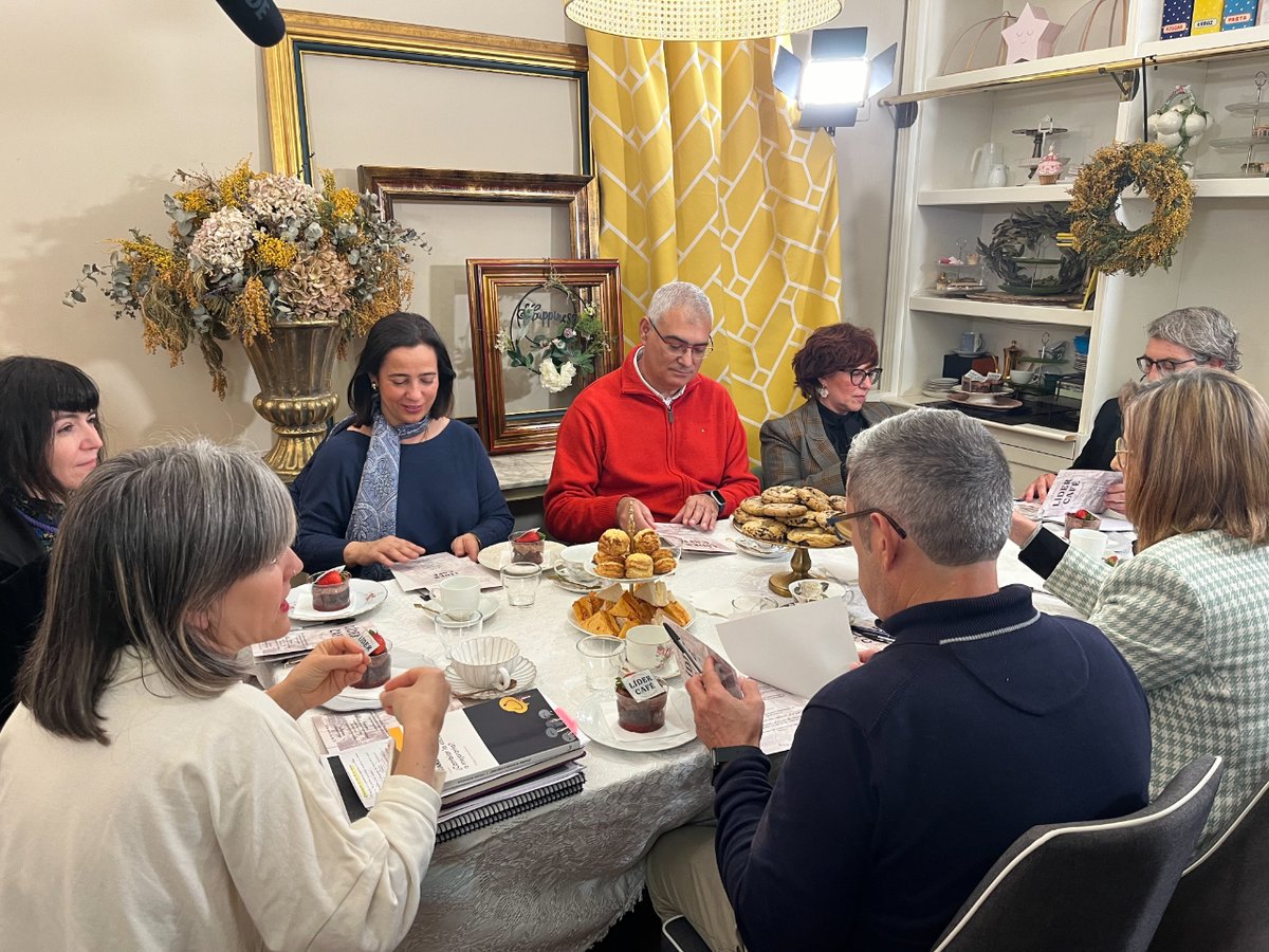Nos despedimos felices de haber celebrado este Líder-Café en nuestro <a href="/cpmariadeavila/">CP María de Ávila</a> donde hemos debatido sobre cómo abordar un liderazgo distribuido y en el que hemos disfrutado aprendiendo sobre  #LiderazgoparaelAprendizaje @EduCaixa <a href="/latarteriazgz/">LA TARTERÍA</a>
