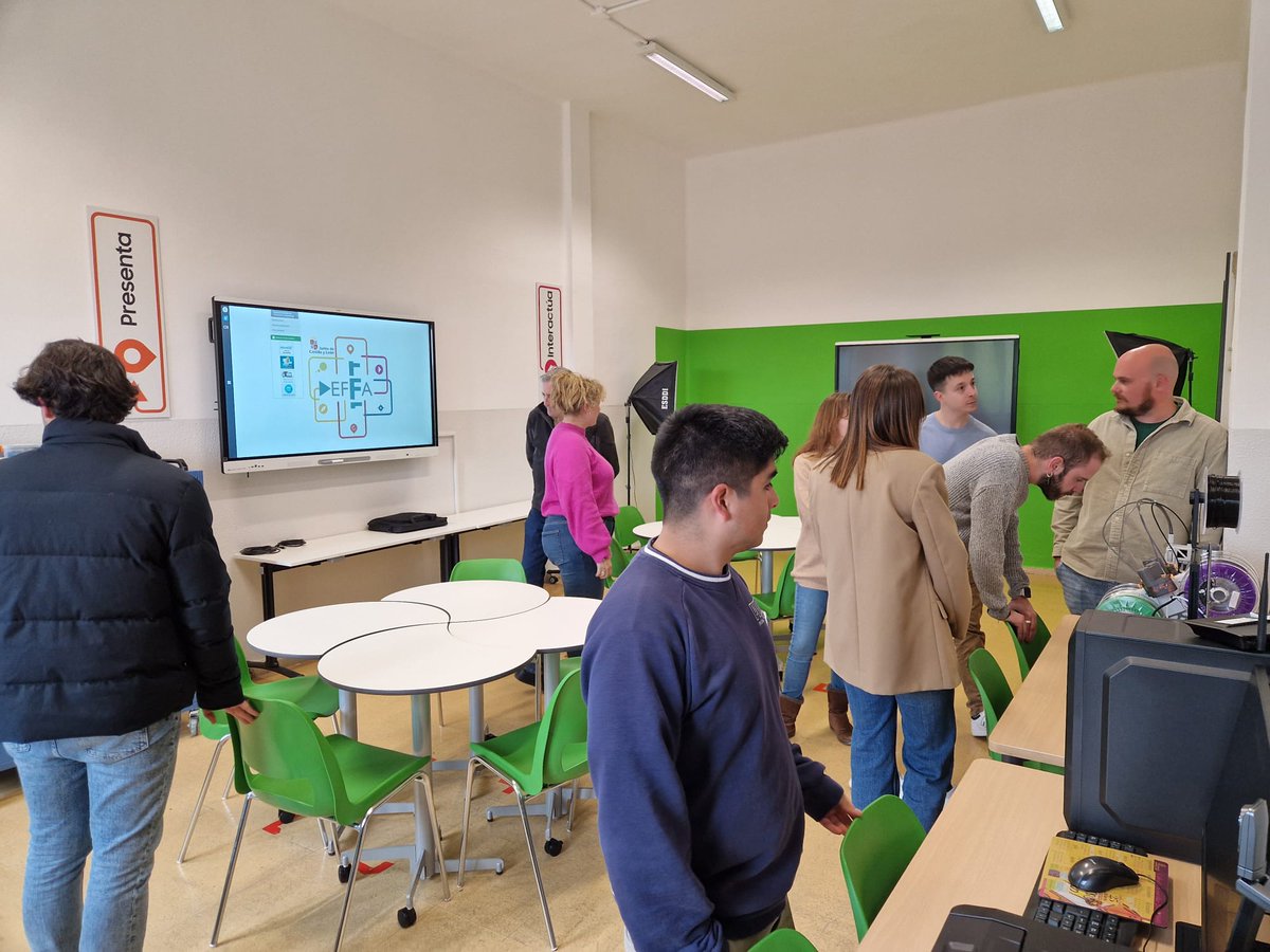 PIE #EFFA_CyL  #IESCastellaVetula. con <a href="/Deborahalf78/">Déborah</a> en nuestro aula #EFFA

✅ Dispositivos digitales
✅ Herramientas para usar con alumnado: mentimeter, plickers, edpuzzle, HUE, Padlet.
✅ Trabajo sin dispositivos digitales.
✅ Centro-familia.
✅ Office 365.

#innovaCyL