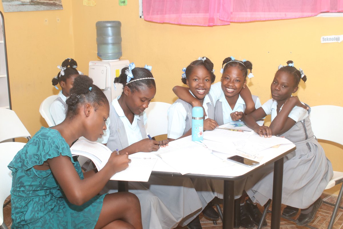 🌟 MBB high school and university Scholars participate in regular leadership workshops across all 5 countries, honing essential skills like leadership, financial literacy, critical thinking, teamwork and compassion. Together, we're empowering the next generation of leaders! 🚀📚