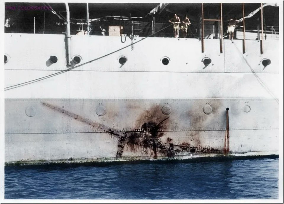 Отпечаток Мицубиси-камикадзе Зеро на борту HMS Sussex. 1945 год.