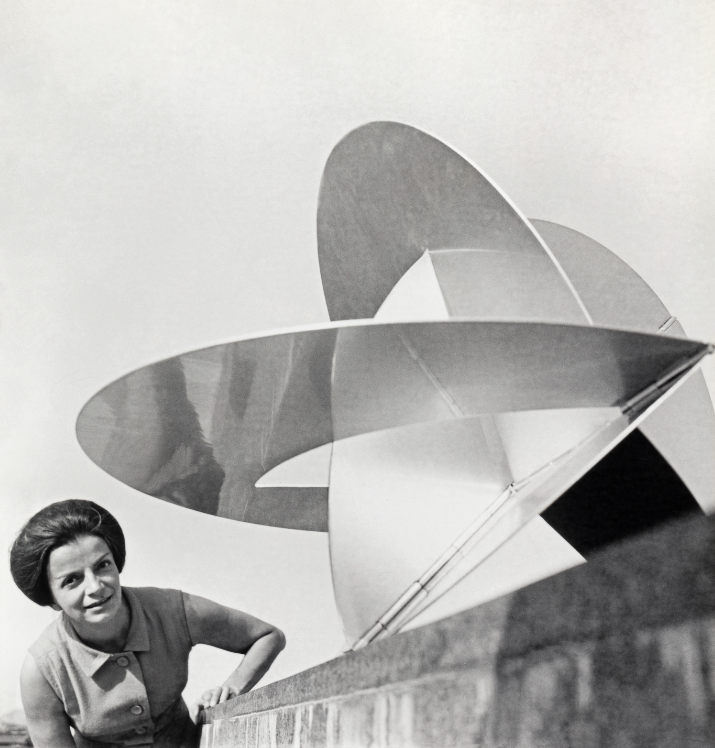 Lygia Clark com Bicho Projeto para um planeta.