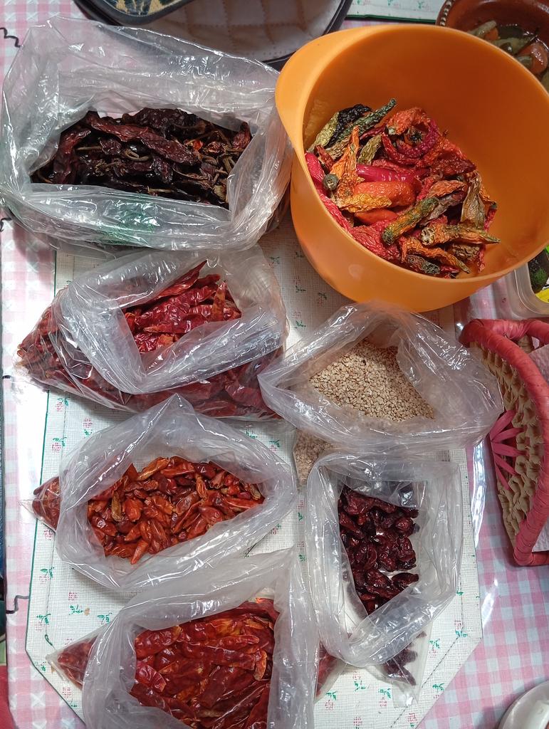 coachOMAR42's tweet photo. En su gustada sección
#PincheCoachNomasAntojas
Es día de salsa macha!
#Arandanos
#Chilpaya
#Moritas
#Arbol
#Ajonjoli
Y mucho corazón.
Hagan sus pedidos!!! https://t.co/9Cof5ikIoW