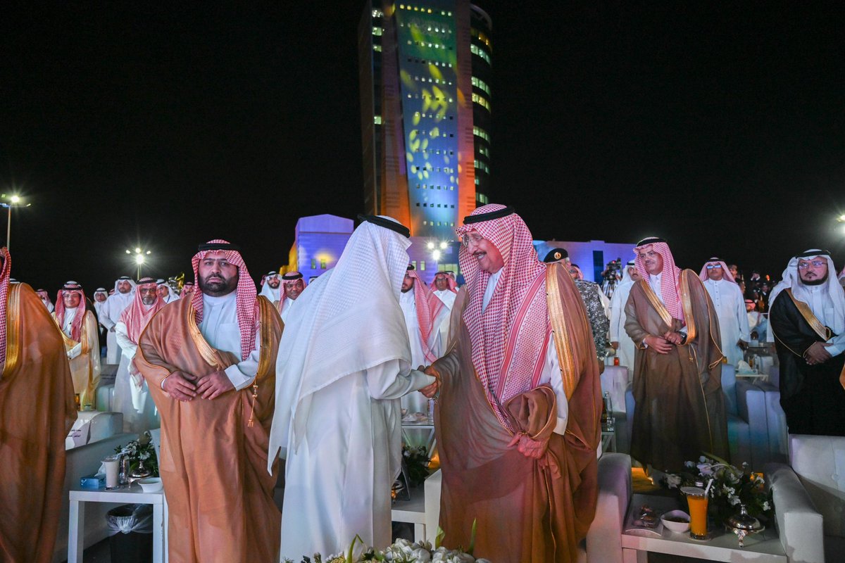 JazanUniversity's tweet photo. #شاشة_الجامعة| أشاد بشاعريته سمو أمير منطقة جازان.. وأبهر الحضور في #حفل_تخريج_الدفعة_19 ، هذه قصيدة الطالب بكلية الفنون والعلوم الإنسانية الشاعر: جابر بن محمد الحربي.  
 #جامعة_جازان https://t.co/nT7ZFGhhom