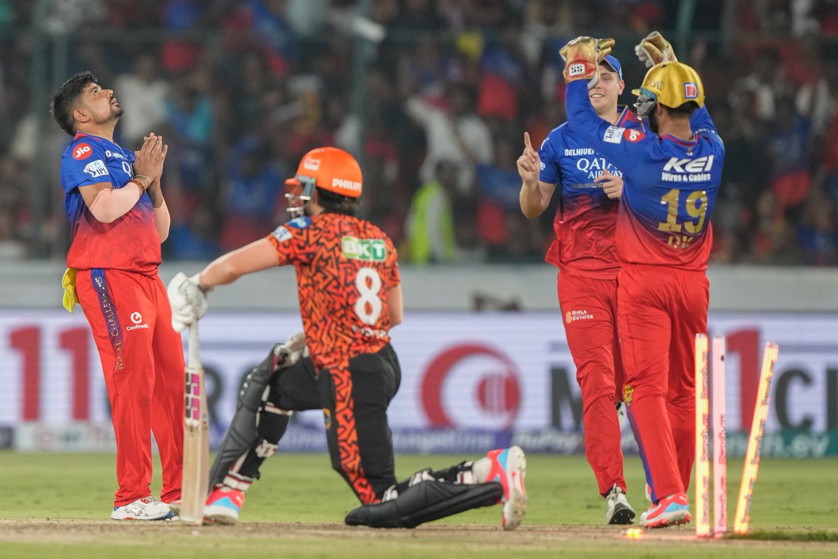 RCB with a Win! RCB: 206/7 in 20 overs SRH: 171/8 in 20 overs @NewIndianXpress #SRHvRCB