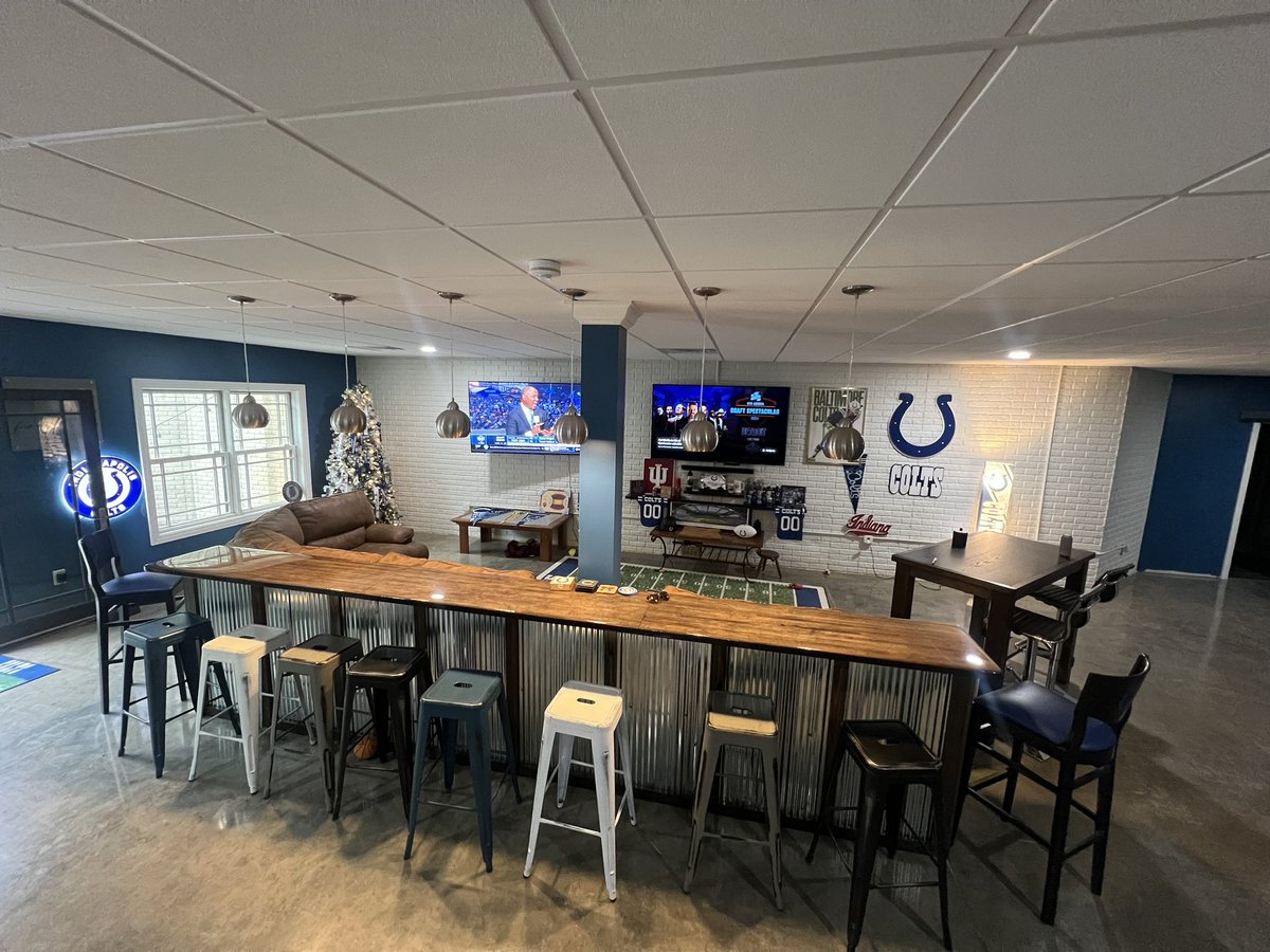 Colts Cave is ready for draft night!  Feels like Sunday in the fall #gocolts @Colts @nathancoyle83 @amyjo_311 @ColtsFanJeffC