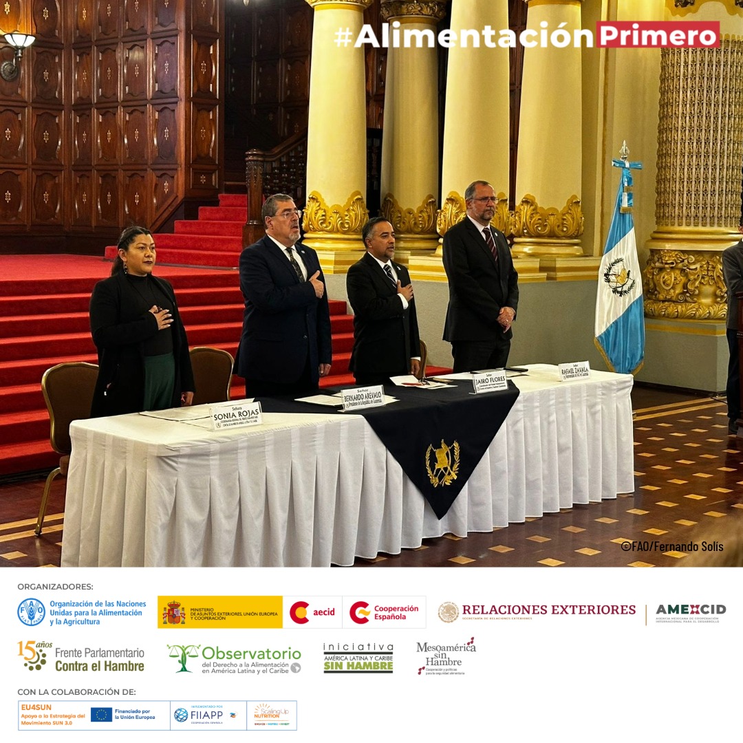 🇬🇹El Presidente @BArevalodeLeon @GuatemalaGob, acompañado por el Dip. @jajofd, felicitó al @FrenteHambre por más de 100 leyes impulsadas por la #AlimentaciónPrimero en su 15 aniversario.

Apoyan: @FAO @AMEXCID @AECID_es @FFIAPP #MesoaméricaSinHambre @ALCsinhambre