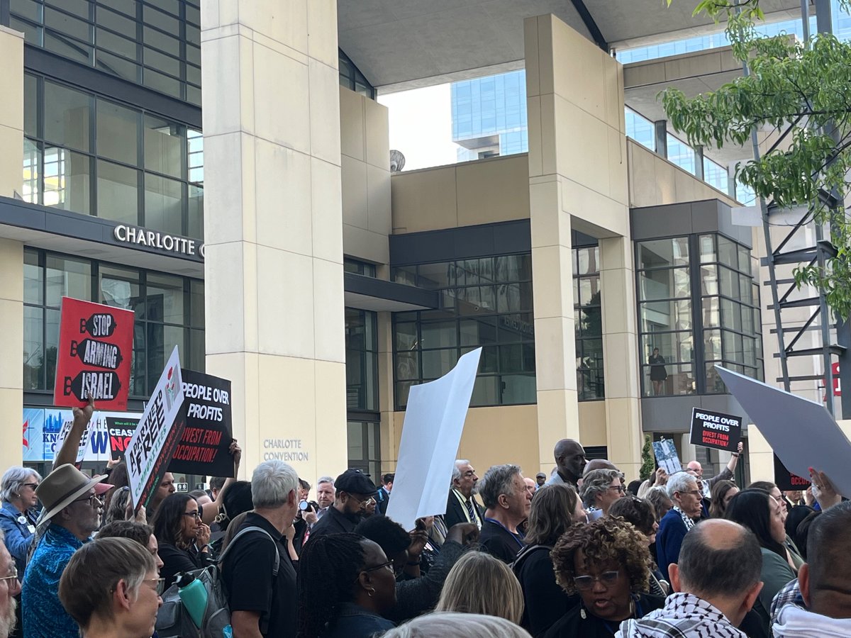 Happening now just outside of where General Conference #UMCGC is meeting a rally for peace in Gaza/Israel and a strong call for ceasefire. 
@umcjustice #CeasefireForGazaNOW 
#CeaseFireInGaza