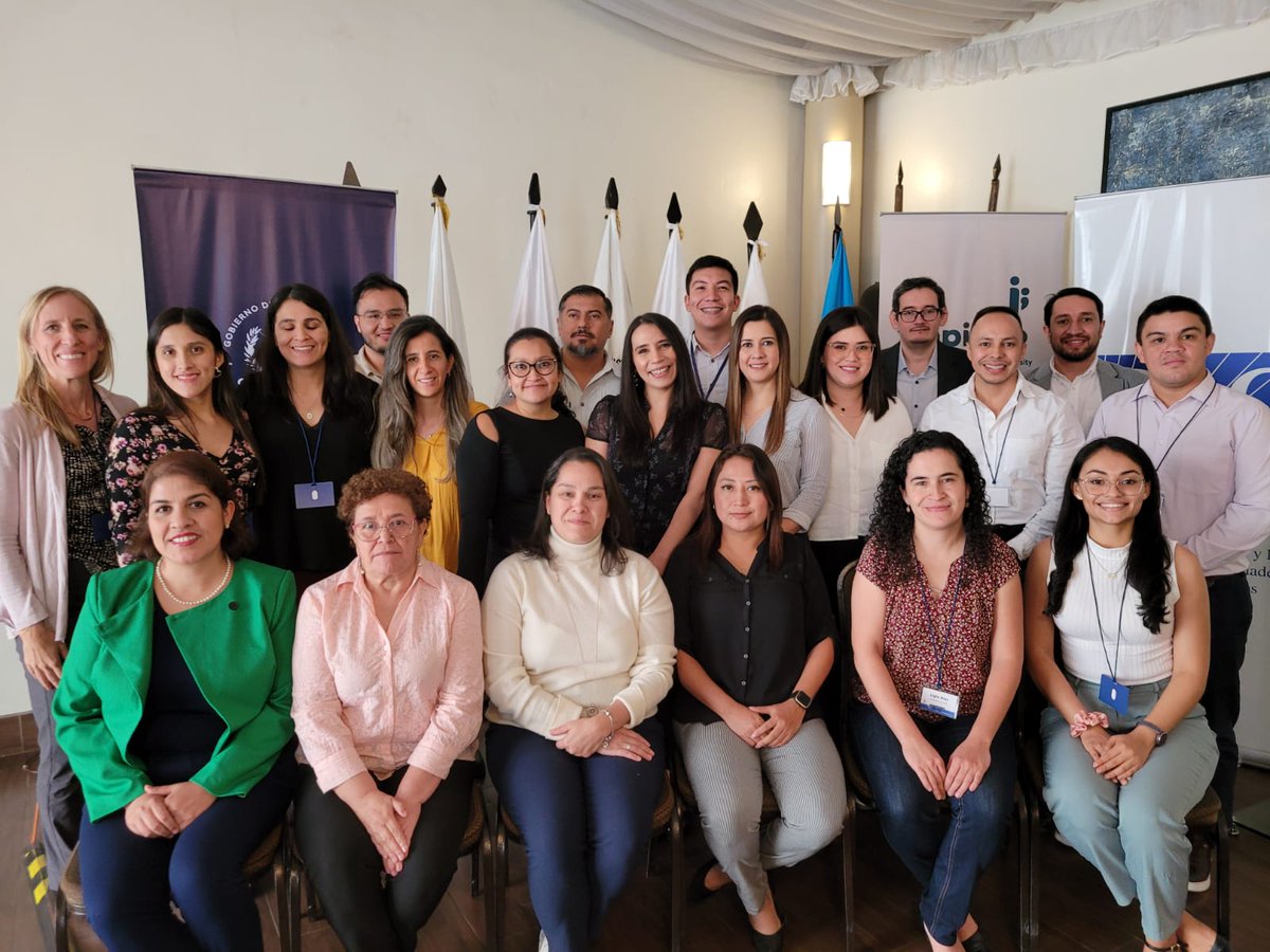 CofaquiGuate's tweet photo. 𝗣𝗥𝗢𝗩𝗜𝗘𝗡𝗗𝗢 𝗔𝗟 𝗣𝗥𝗢𝗙𝗘𝗦𝗜𝗢𝗡𝗔𝗟 👨🏻‍🎓

Hoy destacamos a varios agremiados que participan en el "Taller de elaboración del Plan de Acción sobre la Resistencia a los Antimicrobianos (RAM) en Guatemala". desarrollado por el @MinSaludGuate. https://t.co/fFXGWszVnj